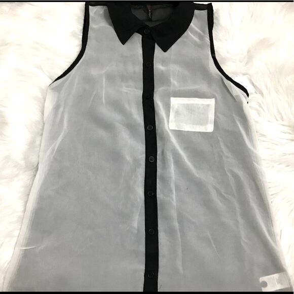 Sleeveless blouse  - Picture 1 of 5